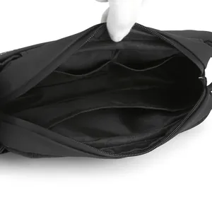 Schwarze Herren-Umhängetasche mit Multi-Fach-Innenraum und strapazierfähigem Nylonstoff