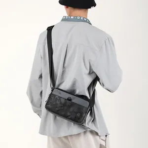 Herren Umhängetasche aus Oxford-Gewebe mit grauem Camouflage-Muster und verstellbarem Gurt