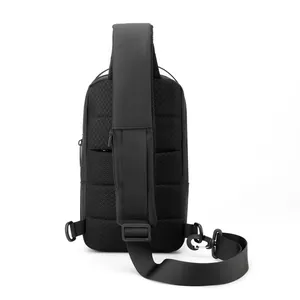 Sac de poitrine tactique noir imperméable avec rembourrage respirant et sangle réglable
