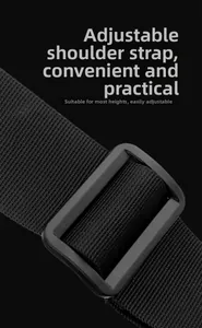 Détail de la bandoulière réglable en nylon avec boucle pour sac à bandoulière pour homme