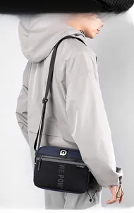 Détail d'un sac bandoulière pour homme en nylon avec mesh respirant et fermeture éclair