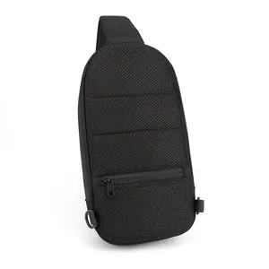 Sac bandoulière homme en nylon avec dos respirant et poche arrière antivol discrète