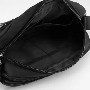 Sac à bandoulière noir en nylon pour homme avec compartiment intérieur spacieux