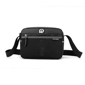 Sac à bandoulière en nylon noir pour homme avec logo sport et sangle ajustable