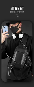 Detail der Crossbody-Tasche mit TSA-Schloss und USB-Ladeanschluss auf Oxford-Gewebe