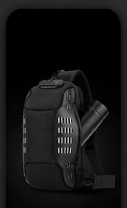 Detailansicht der Anti-Diebstahl-Brusttasche mit Geheimfach für Wasserflaschen und Schloss