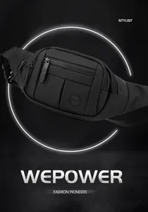 Détail du sac banane noir avec plusieurs poches zippées et sangle réglable