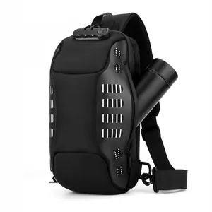 Diebstahlsichere Brusttasche für Herren mit Carbon-Textur und mechanischem Zahlenschloss
