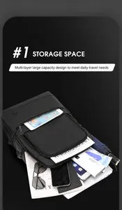 Vista superior detallada de una mochila de negocios negra con almacenamiento multicapa para tablet