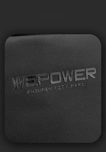 Détail du tissu noir anti-rayures avec lettrage industriel WEPOWER gaufré en relief
