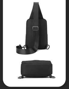 Vue détaillée du dos du sac de poitrine noir avec sangle réglable et anneaux en bas