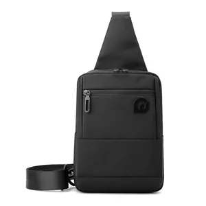 Sac de poitrine minimaliste noir à grande capacité en tissu de nylon texturé