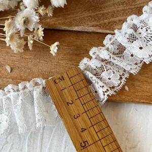 Bordure en dentelle blanche plissée aux motifs floraux pour couture de vêtements