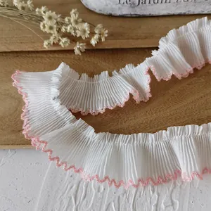 Garniture en mousseline plissée avec bord rose festonné pour décor de robe Lolita