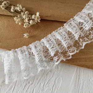 Détail de bordure en dentelle plissée blanche à double couche pour couture et DIY