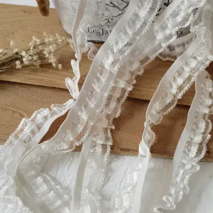 Witte dubbellaagse elastische kant met geplooide mesh voor DIY kledingdecoratie