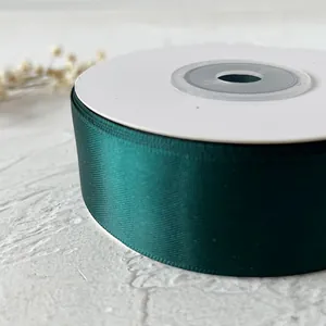 Ruban de satin vert foncé de 2,5 cm pour loisirs créatifs et emballages cadeaux élégants