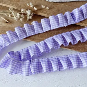 Vue détaillée de ruban à volants vichy violet pour couture DIY et décoration de robe