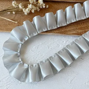 Garniture de dentelle à volants en satin gris argenté pour couture et décoration de robes