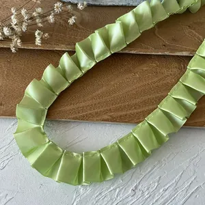 Matcha-grüner Falten-Spitzenbesatz mit Satin-Finish für DIY-Kleidung und Rocksaum-Deko