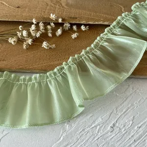 Hellgrüne plissierte Organza-Spitze mit Perlglanz-Finish für DIY-Näharbeiten an Kleidern