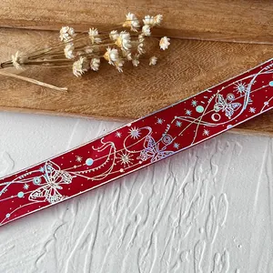 Nastro rosso con farfalle e stelle olografiche argentate per decorazioni fai-da-te