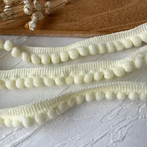Nastro a pompon color crema con frange morbide per progetti di cucito fai-da-te
