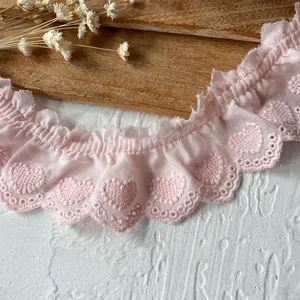 Encaje de algodón plisado rosa con bordado de corazones para accesorios de ropa DIY