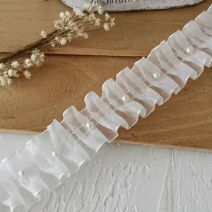 Weiße Organza Rüschen Borte mit Perlen für elegante DIY Näh- und Bastelarbeiten