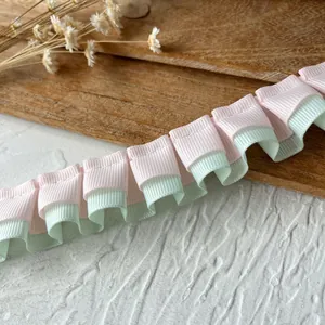 Roze en mintgroen dubbellaags geplooid kantlint voor doe-het-zelf handwerk en haarstyling