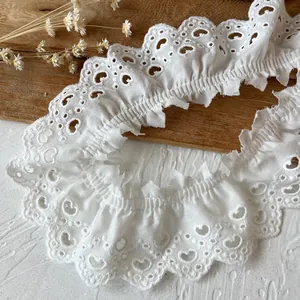 Bordure en dentelle de coton brodée de cœurs blancs pour vêtements et loisirs créatifs