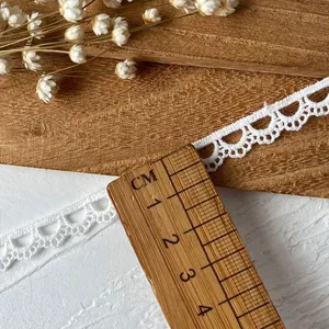 Weiße Baumwollspitze für DIY-Handwerk und Puppenkleidung mit einer Breite von 1 cm