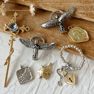 Breloques en Alliage Métal Vintage pour Bijoux DIY Or Argent Ange Coeur Cadenas Étoile Pièce Épée Croix Accessoires