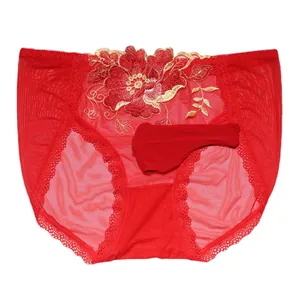 Culotte en maille rouge transparente avec broderie florale et bordure en dentelle