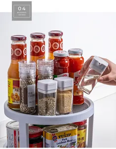 Détail du présentoir à épices rotatif à 2 niveaux avec tapis antidérapants pour la cuisine