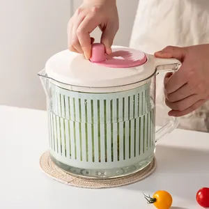 Manual 2.5L salad spinner with green basket and pink handle for efficient vegetable drying