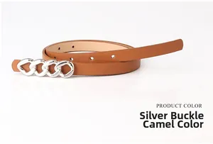 Détail d'une ceinture en cuir camel pour femme avec boucle en chaîne argentée et élégante