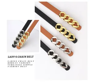 Détail de ceinture fine en cuir pour femme avec boucles de chaîne dorées et argentées