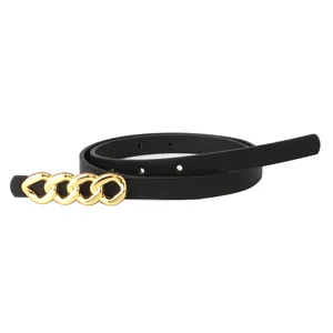 Ceinture femme en cuir noir avec élégante boucle triple chaîne dorée sur fond blanc