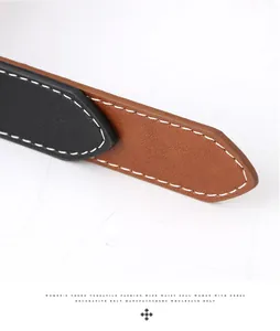 Dettaglio di cintura in pelle nera e marrone con cuciture a contrasto bianche decorative