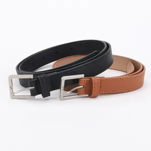 Minimalistische Ledergürtel in Schwarz und Braun mit gebürsteter silberner Metallschnalle