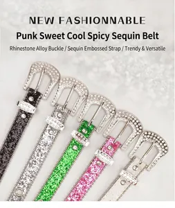 Détail de boucles en alliage avec strass sur ceintures à paillettes gaufrées colorées