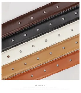Vue detaillee de ceintures en simili cuir de differentes couleurs avec boucles dorees