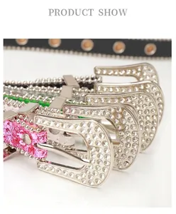 Détail des boucles de ceinture western avec strass sur ceintures en cuir style Y2K