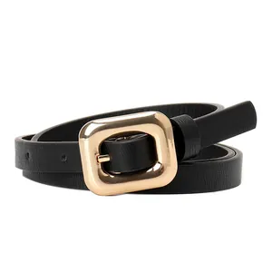 Minimalistischer schwarzer Ledergürtel für Damen mit eleganter goldener Metallschnalle