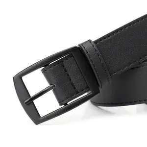 Ceinture classique en similicuir noir avec boucle à ardillon rectangulaire noire mate