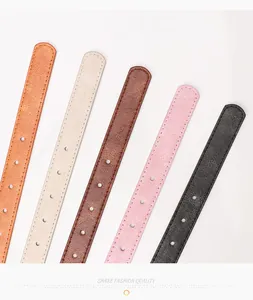 Détail de la texture en cuir craquelé vintage et des trous de réglage en cinq couleurs de mode