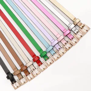 Sottile cintura da donna in ecopelle con fibbia quadrata dorata in vari colori vivaci