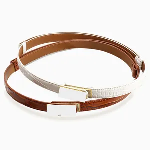 Lot de deux ceintures en cuir croco blanc et marron avec boucles dorées et strass