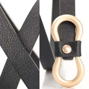 Schmaler schwarzer PU-Ledergürtel für Damen mit eleganter mattgoldener Schnalle und Textur